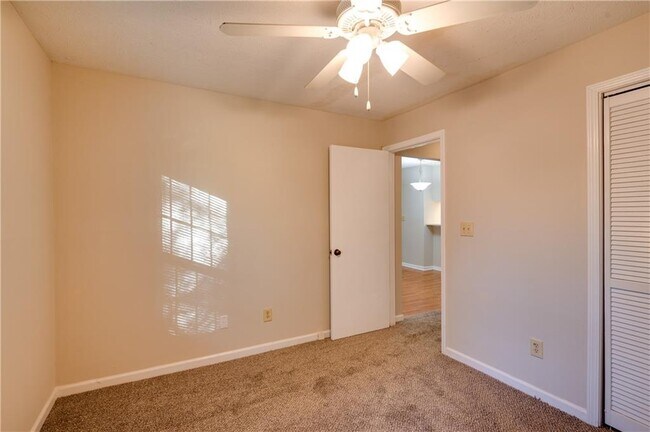 Building Photo - 466 Teal Ct