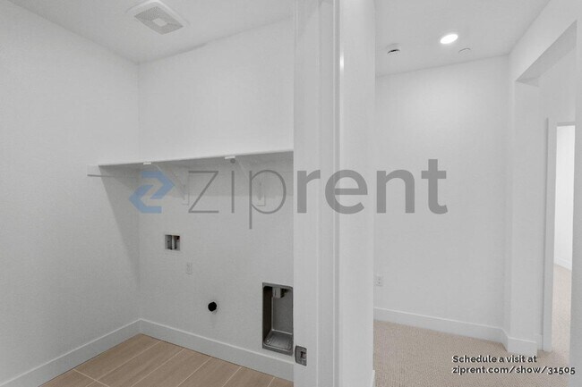 Building Photo - 146 W Ft Bragg Pl