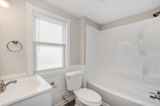 Building Photo - 625 Colima Dr