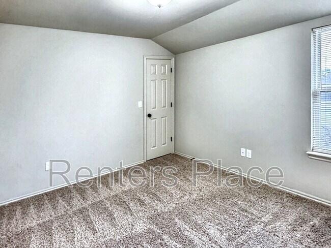 Building Photo - 821 W Elmira St