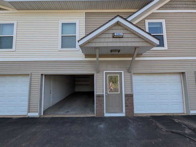 Building Photo - 3738 Riverbed Ln SE