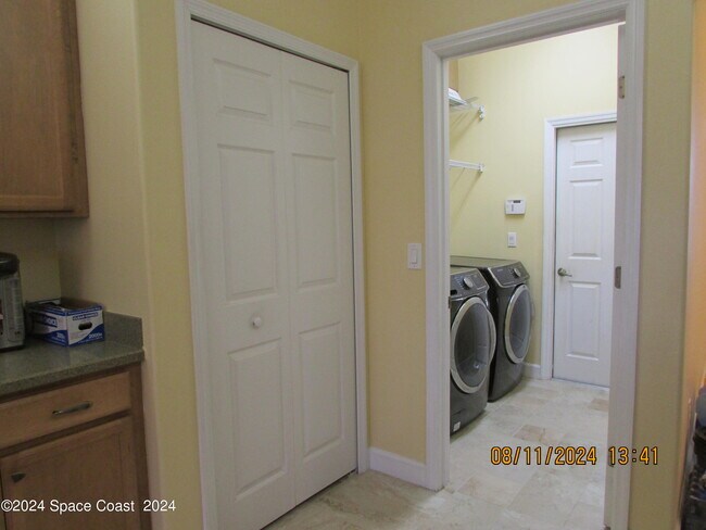 Building Photo - 1882 Woodfield Cir