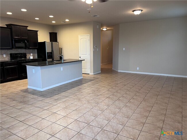 Building Photo - 472 Copper Hill Dr