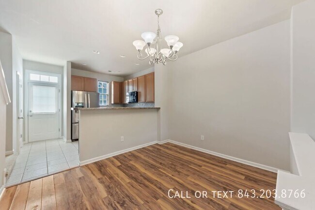 Building Photo - 828 Rue Dr