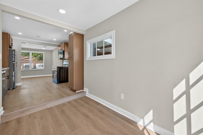 Building Photo - 889 Chas Ln