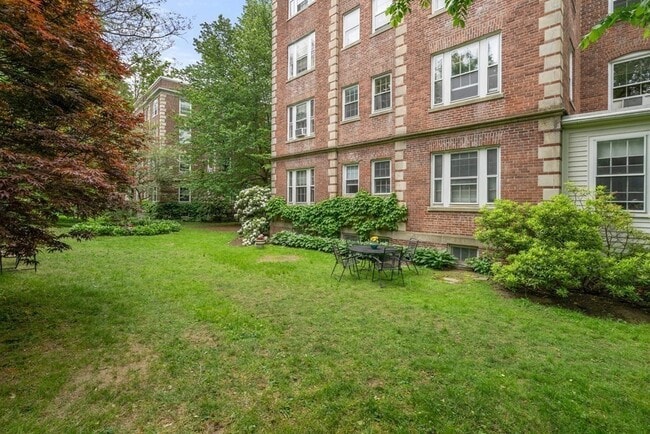 Building Photo - 43 Linnaean St