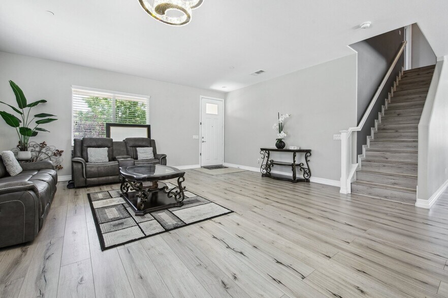 Building Photo - 6958 Stanza Ct