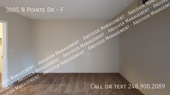 Building Photo - 3005 N Pointe Dr
