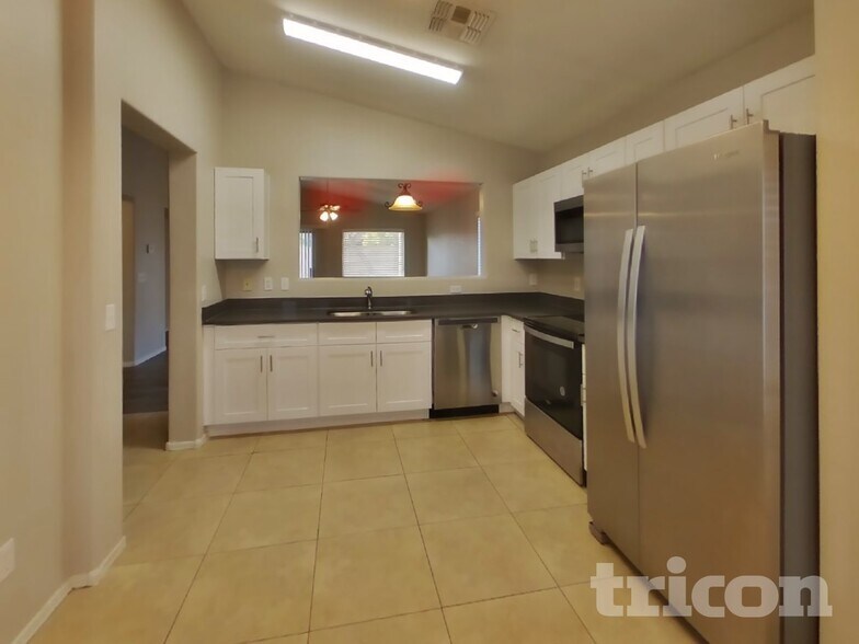 Building Photo - 79 E Lupine Pl