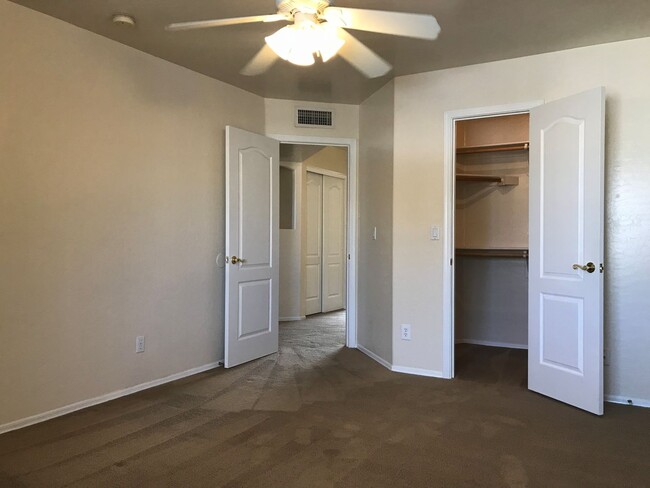 Building Photo - Gilbert 5 Bed, 3 Bath Home with Pool - LAN...