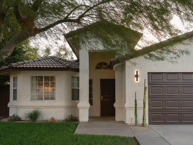 Building Photo - 53675 Avenida Martinez