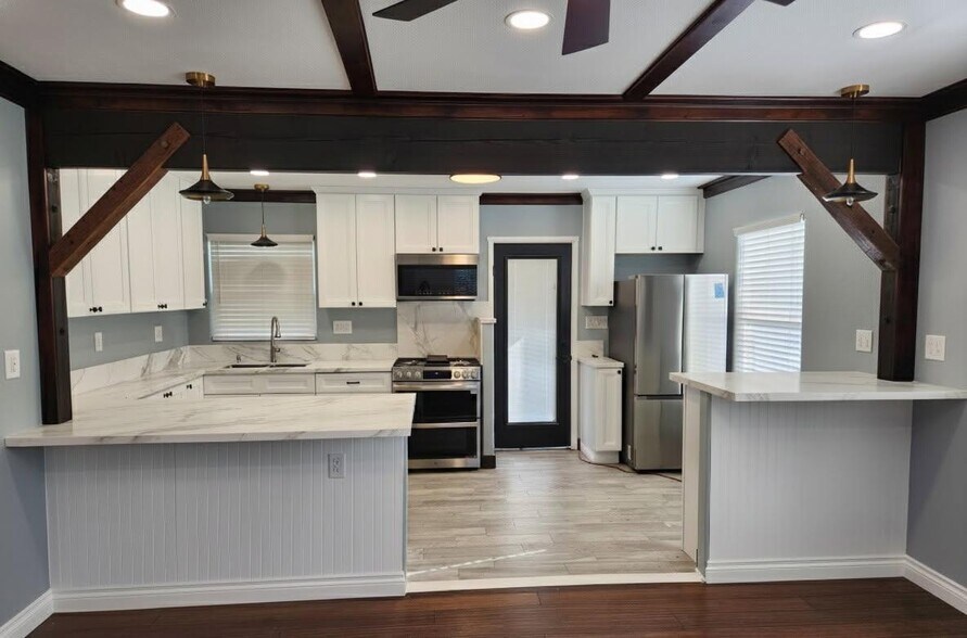 Building Photo - 703 42nd St