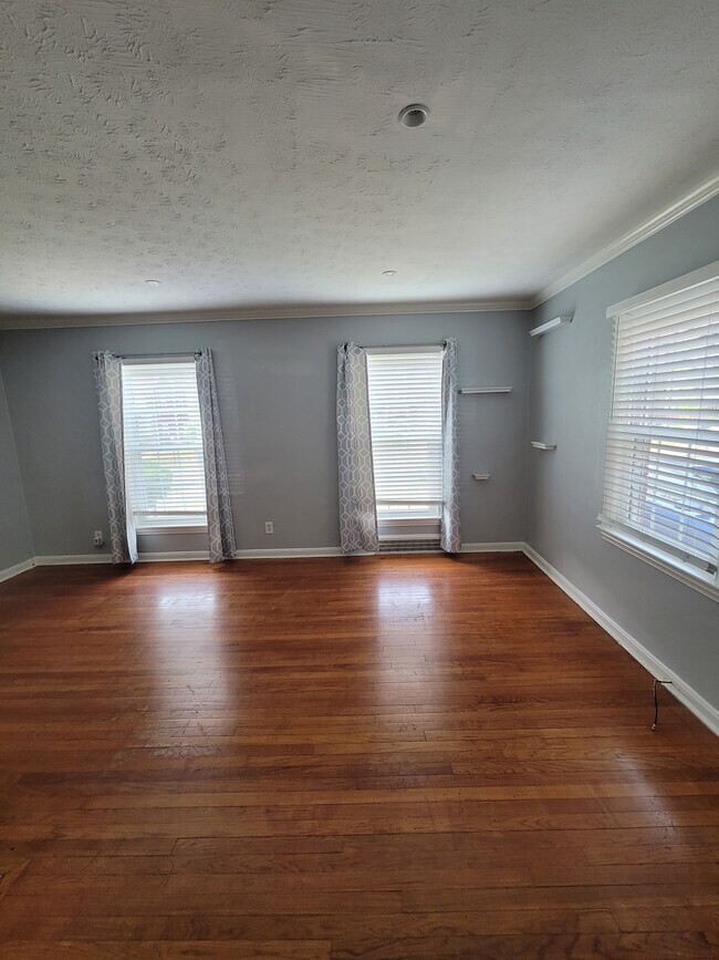 Building Photo - 3598 Raymont Blvd