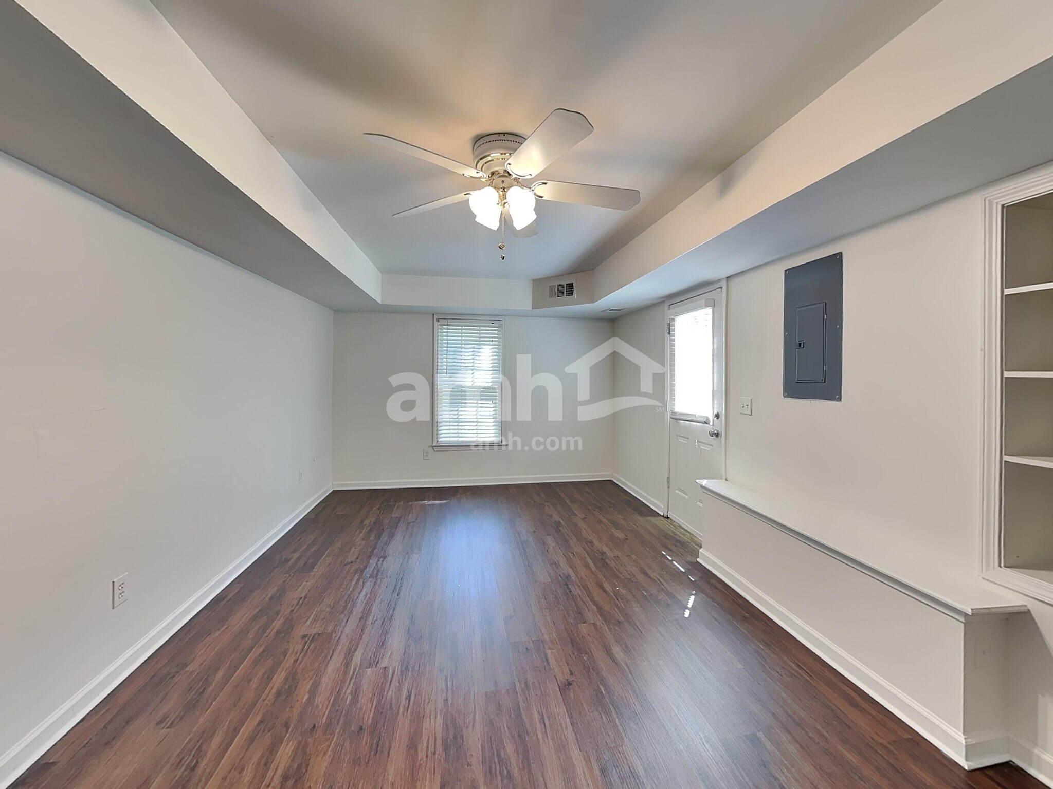 Building Photo - 1555 Brentwood Dr