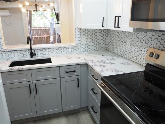 Primary Photo - 962 S Weatherred Dr