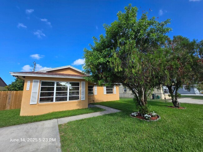 Building Photo - 3530 S 55th Ave