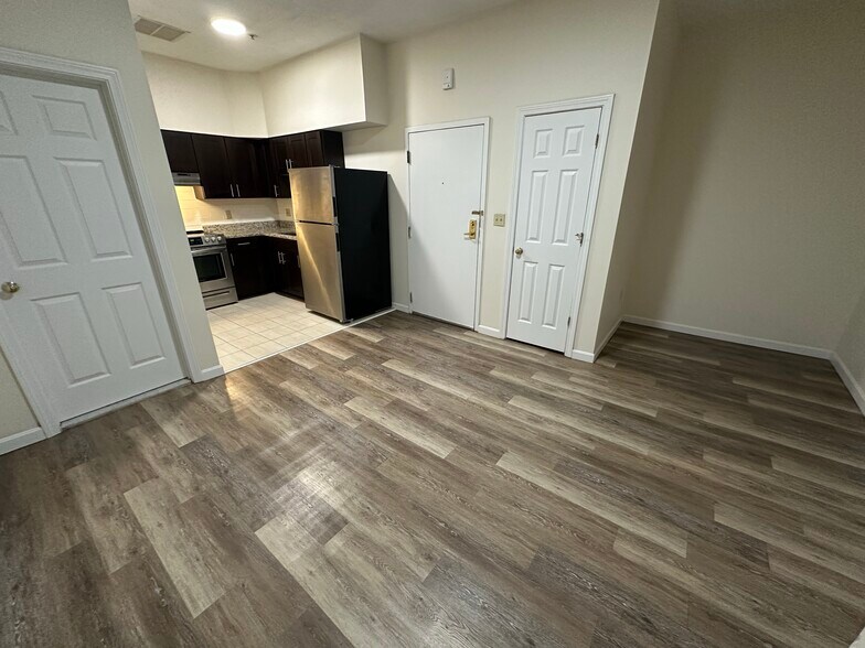 Building Photo - 76 Essex St