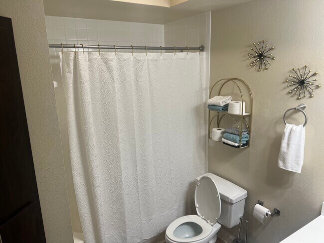 Building Photo - 3300 Cummins St