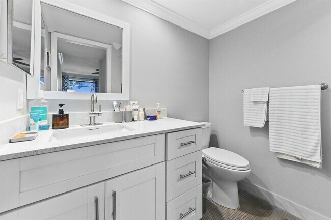 Building Photo - 279 Normandy Ln