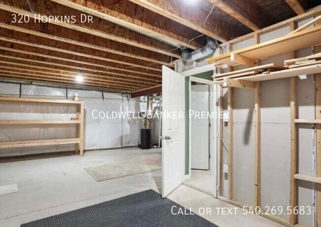 Building Photo - 320 Hopkins Dr