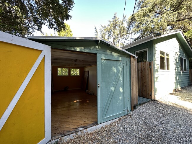 Converted garage, workshop, studio, bicycle or surfboard storage - 19876 Observation Dr