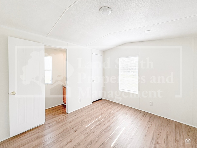 Building Photo - 1155 Meadow Lawn Street