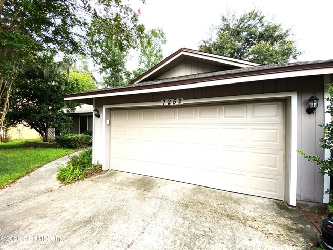 Building Photo - 7252 Holiday Hill Ct