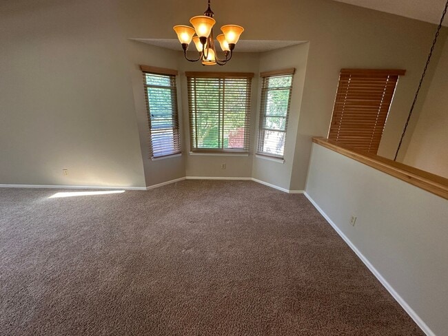 Building Photo - 2 Bed, 2 Bath Unit in Rockrimmon