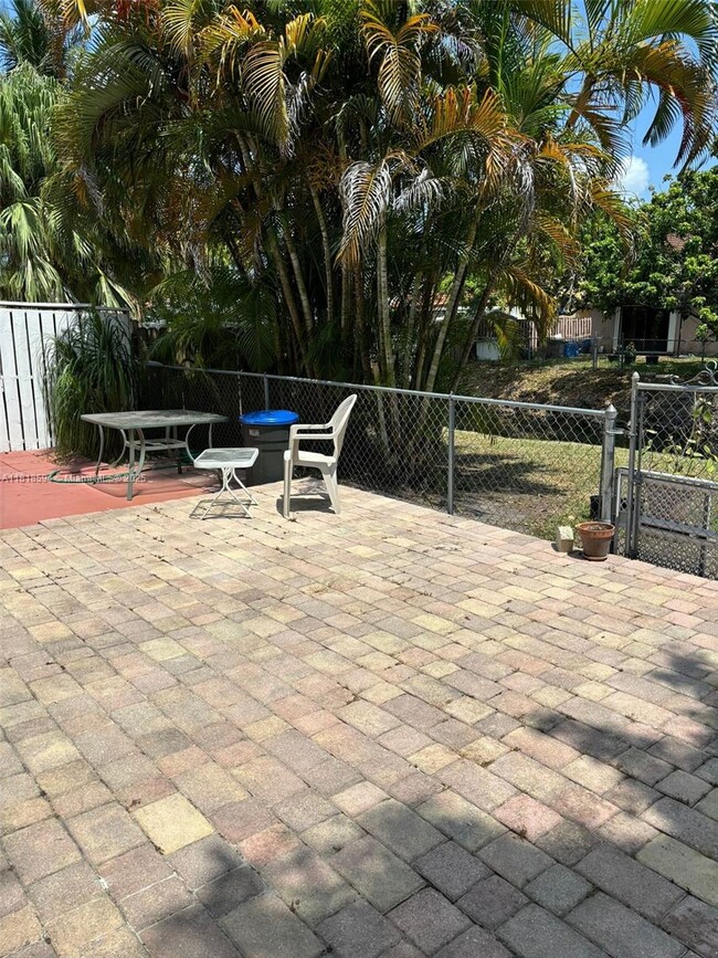 Building Photo - 6427 SW 132nd Ct Cir