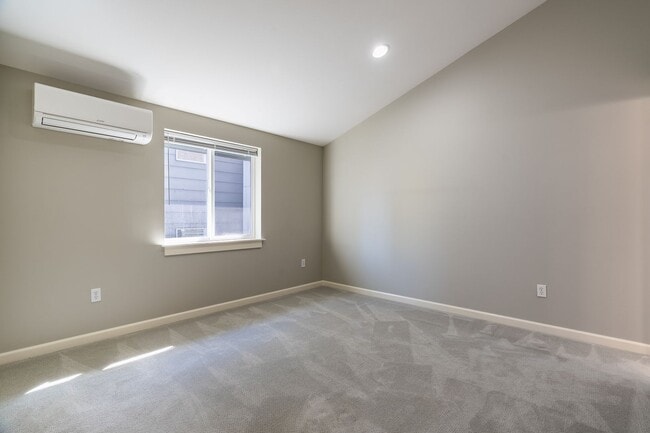 Building Photo - 2bd/2.5ba Seattle Townhome
