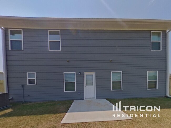Building Photo - 928 Hesston Dr