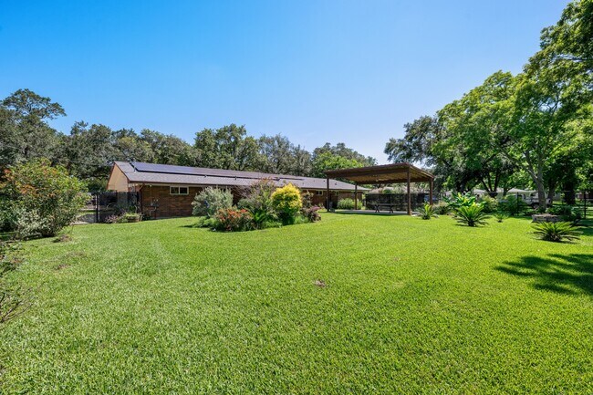 Building Photo - 616 Cannan Dr