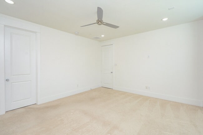 Building Photo - 310 Cyclamen St