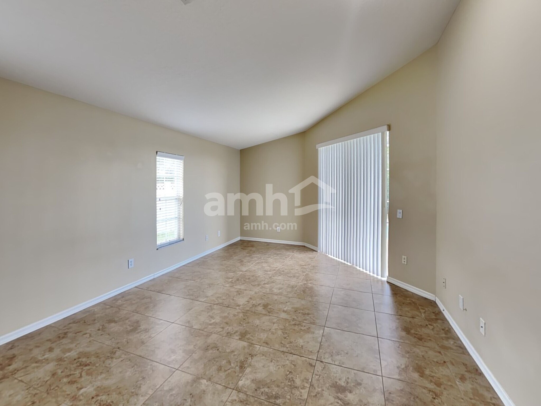 Building Photo - 10223 Meadow Crossing Dr