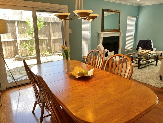 Building Photo - 2478 Bering Dr