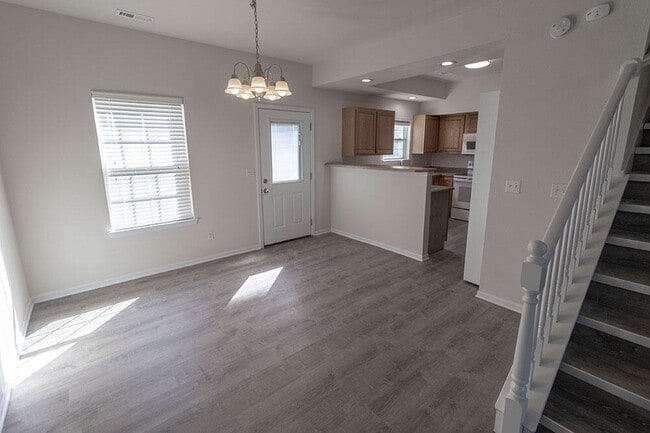 Building Photo - 5000 Derby Ridge Dr