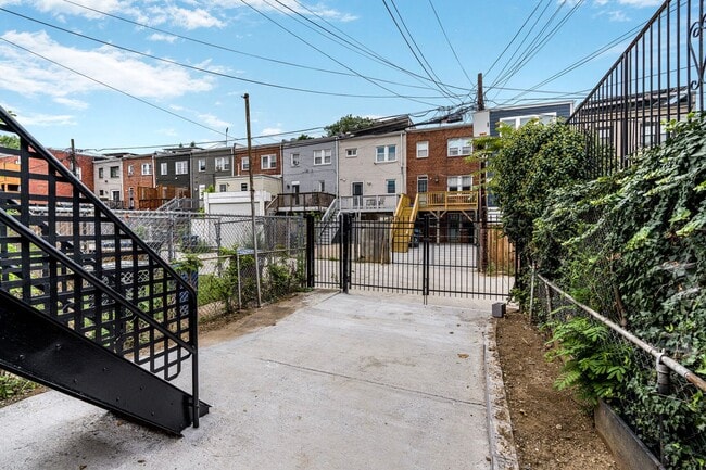 Building Photo - Newly Renovated 4BR/2BA - IMMEDIATE MOVE I...