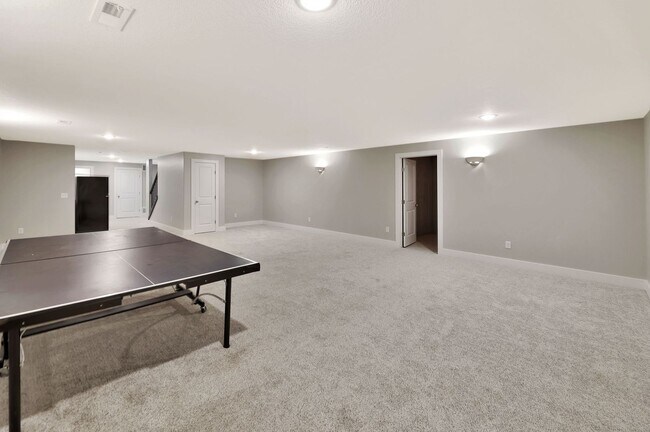 Building Photo - Living in Luxury