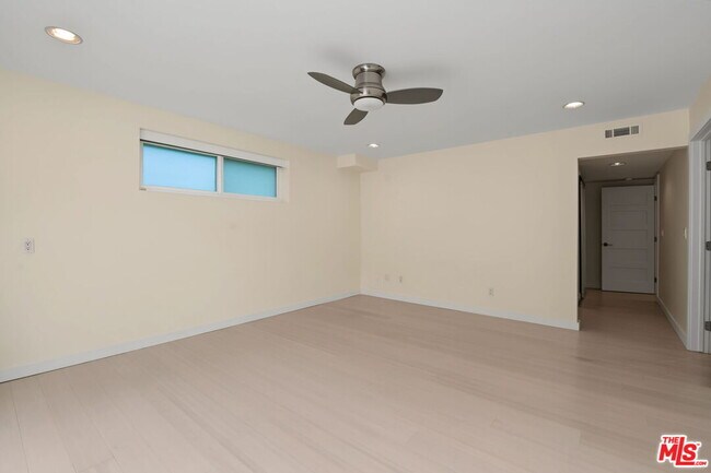 Building Photo - 175 Barlock Ave