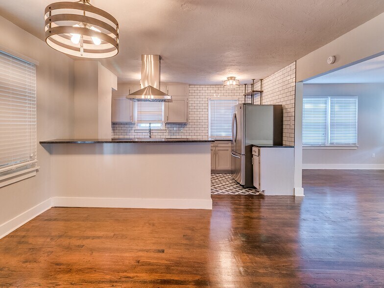 Building Photo - 1004 NW 32nd St