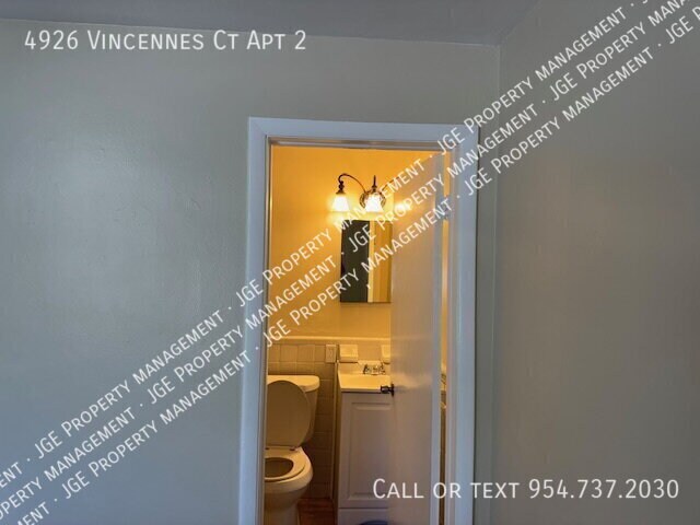 Building Photo - 4926 Vincennes Ct