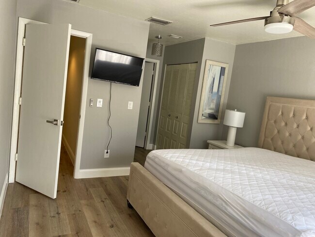 Building Photo - 1781 SE Linpark Ct