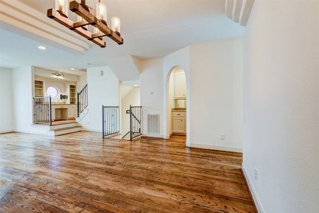 Building Photo - 2210 Mason St