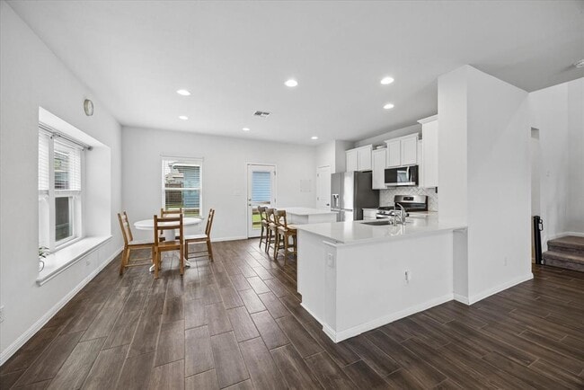 Building Photo - 145 Horsemint Way
