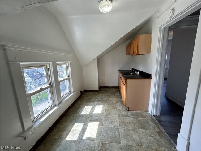 Building Photo - 2526 Sunset Blvd