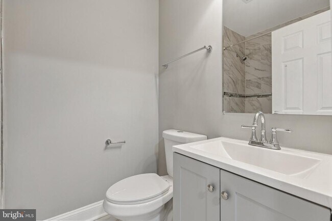 Building Photo - 405 34th St SE