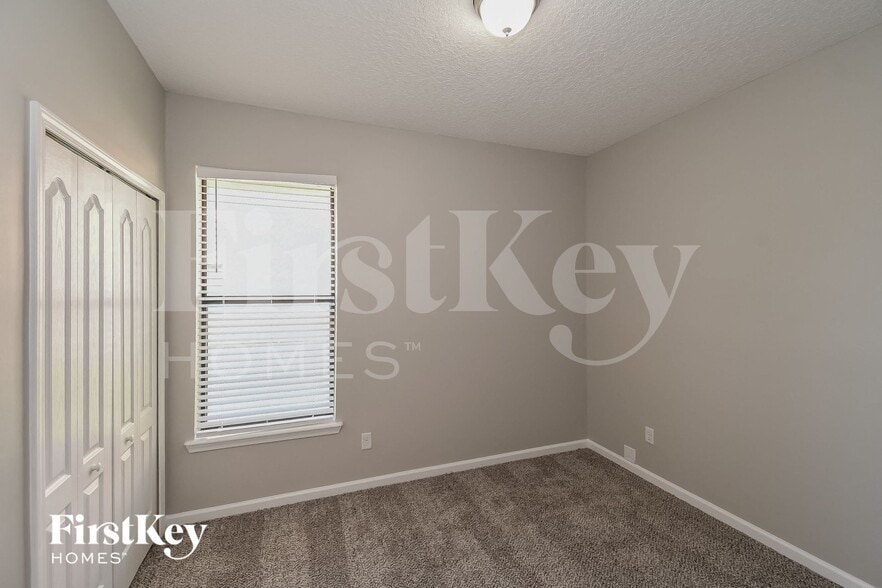 Building Photo - 13737 Devan Lee Dr N