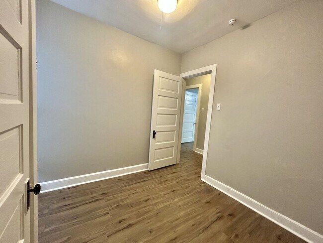 Building Photo - 2308 Highland Ave