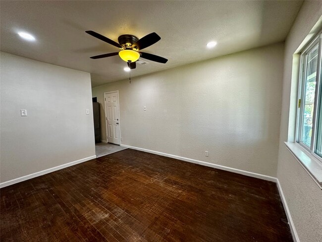 Building Photo - 9434 Fairland Dr