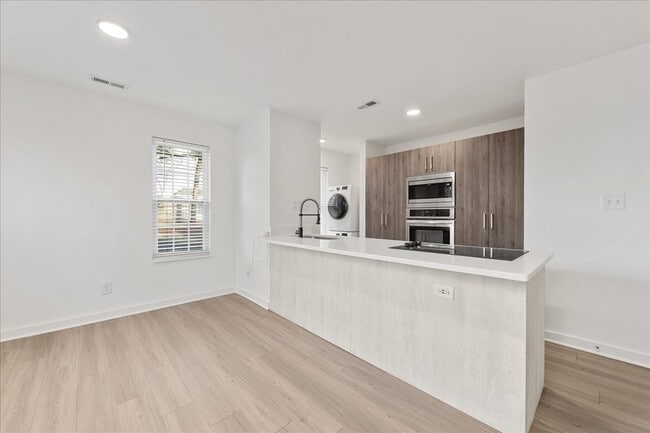 Building Photo - 1513 Briar Creek Rd